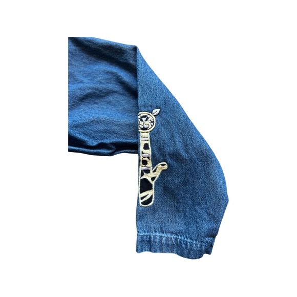 SOLD at market Vintage embroidered cat denim shirt - Picture 4 of 14